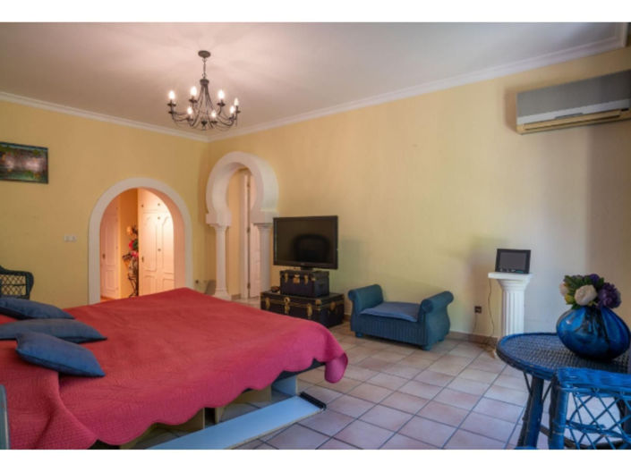 Image No.37-6 Bed House for sale