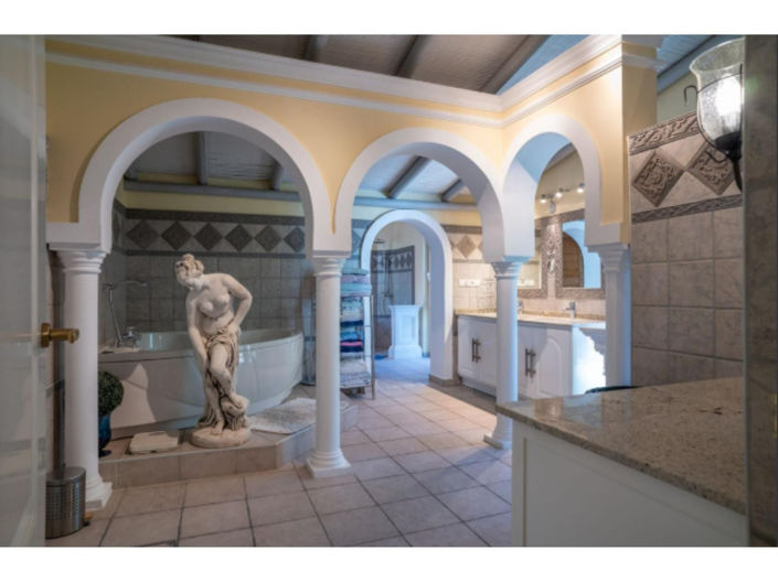 Image No.38-6 Bed House for sale