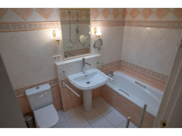 Image No.41-6 Bed House for sale