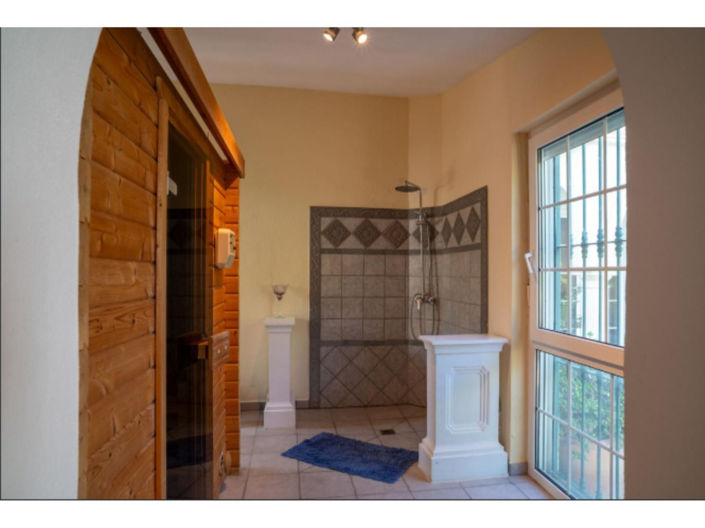 Image No.43-6 Bed House for sale