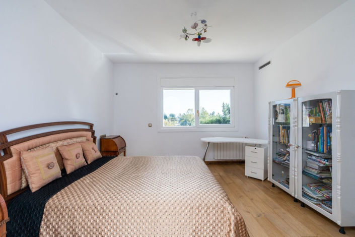 Image No.11-5 Bed House for sale