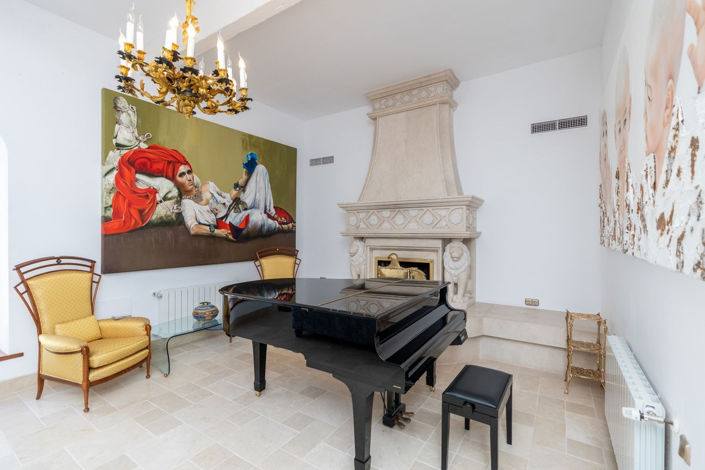 Image No.19-5 Bed House for sale