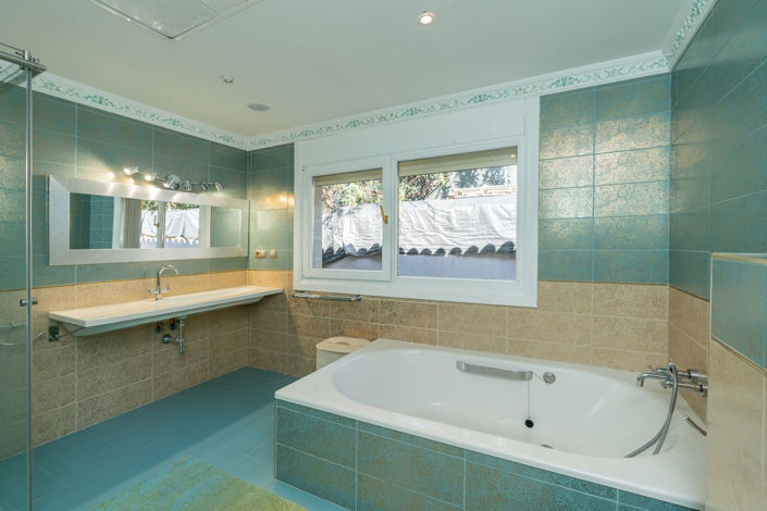 Image No.23-5 Bed House for sale