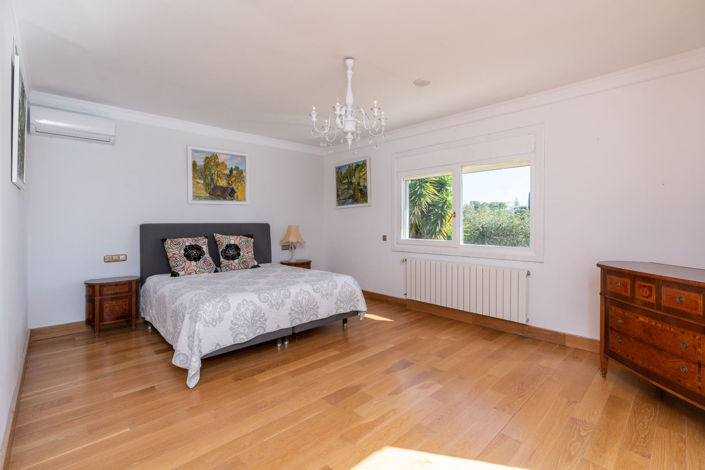 Image No.24-5 Bed House for sale