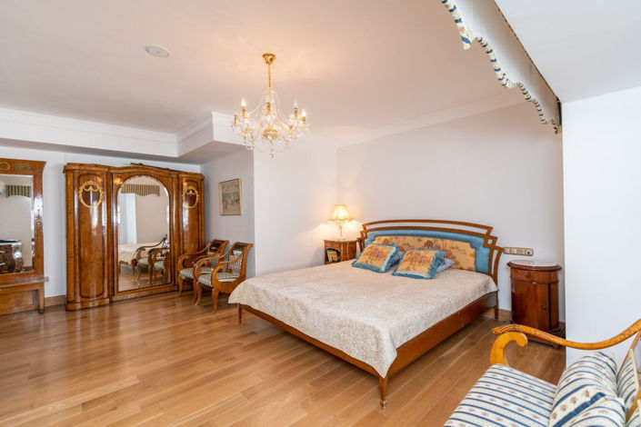 Image No.27-5 Bed House for sale