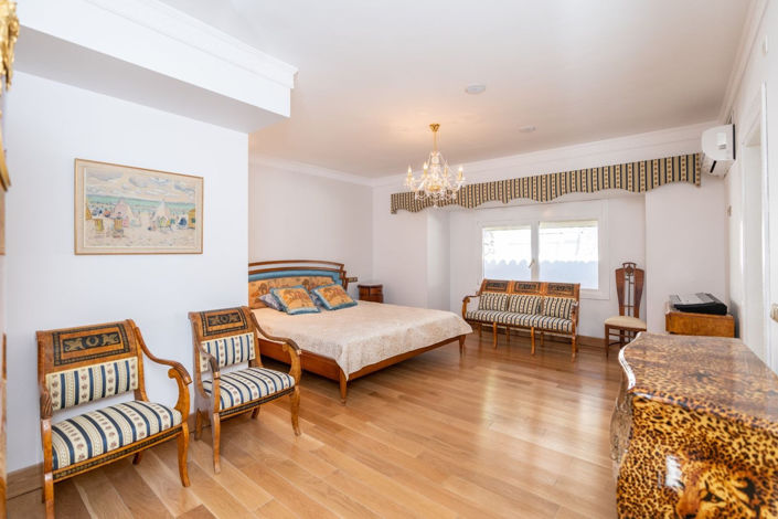 Image No.28-5 Bed House for sale