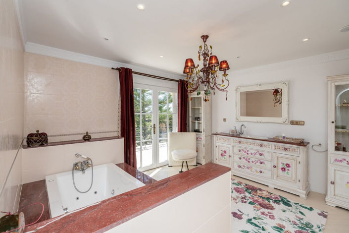 Image No.33-5 Bed House for sale