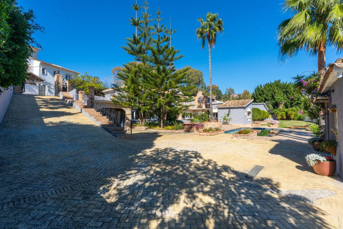 Image No.42-5 Bed House for sale