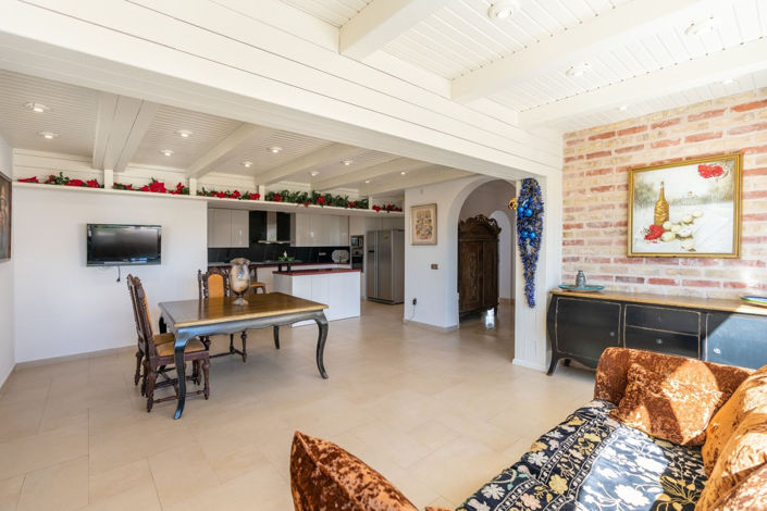 Image No.7-5 Bed House for sale