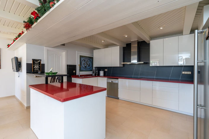 Image No.9-5 Bed House for sale