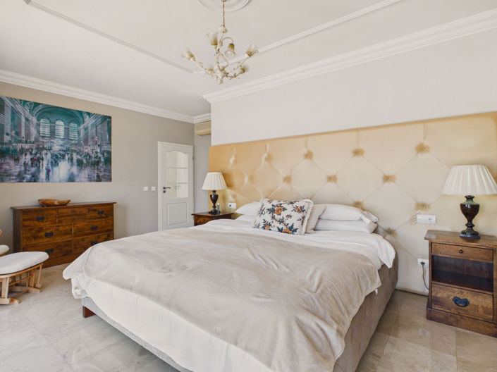 Image No.24-6 Bed House for sale