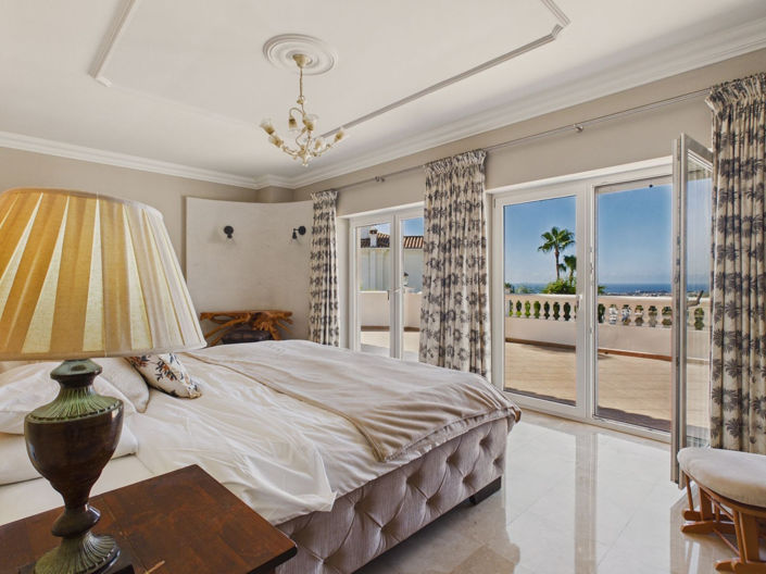 Image No.25-6 Bed House for sale