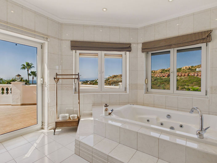 Image No.26-6 Bed House for sale