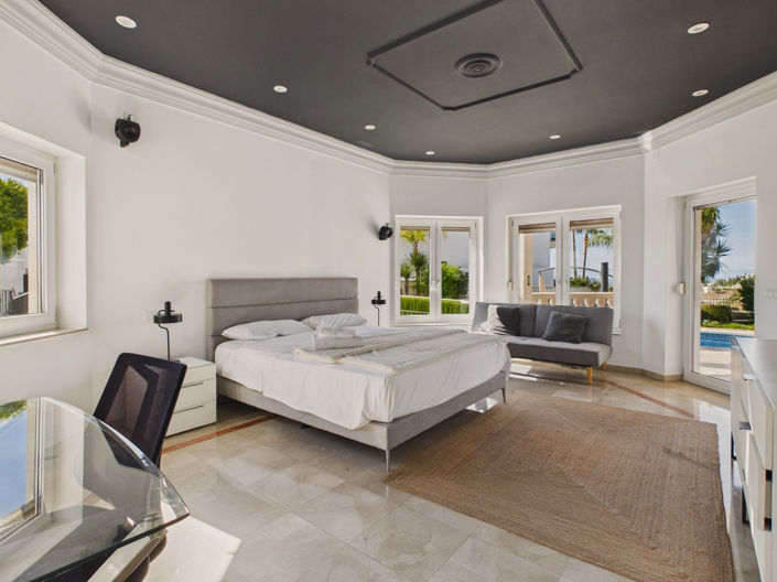 Image No.30-6 Bed House for sale