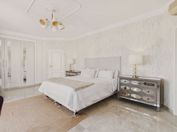 Image No.35-6 Bed House for sale