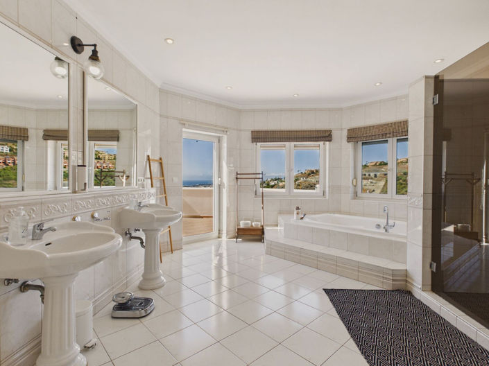 Image No.38-6 Bed House for sale