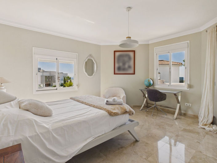 Image No.45-6 Bed House for sale
