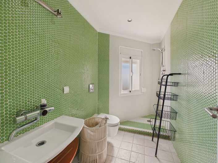 Image No.46-6 Bed House for sale