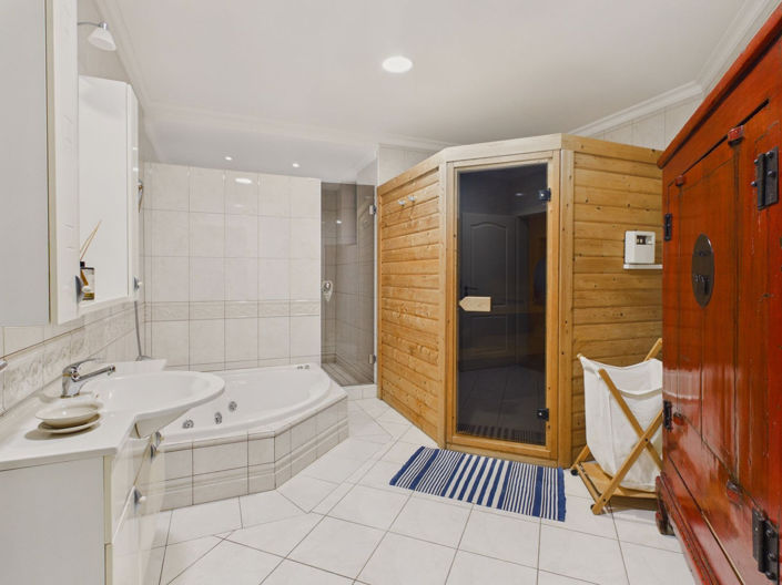 Image No.47-6 Bed House for sale