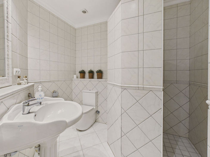 Image No.48-6 Bed House for sale