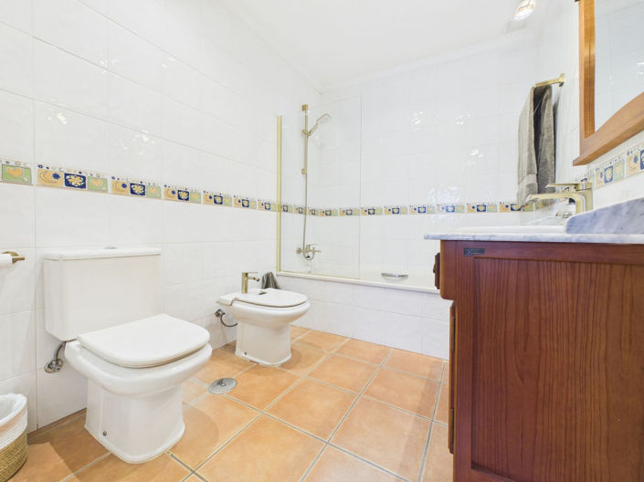 Image No.20-3 Bed House for sale