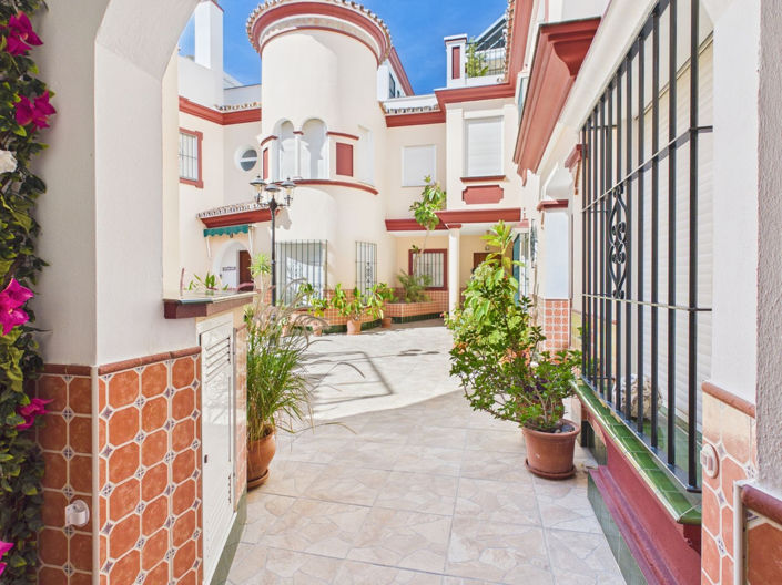 Image No.27-3 Bed House for sale