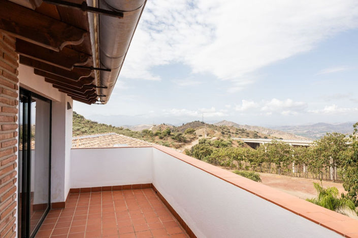Image No.24-9 Bed House for sale