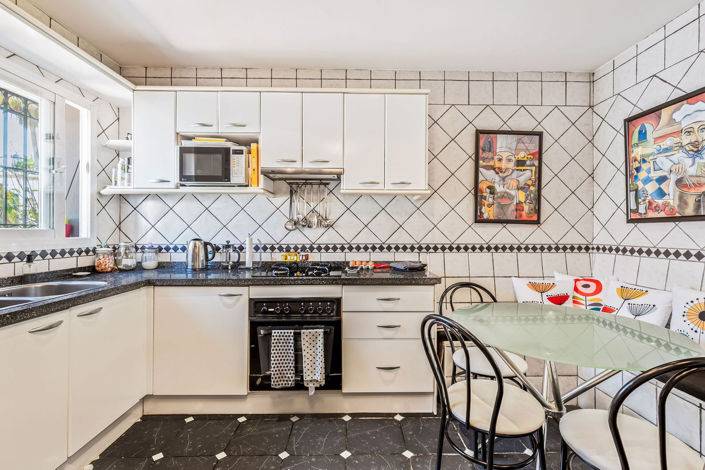 Image No.15-4 Bed House for sale