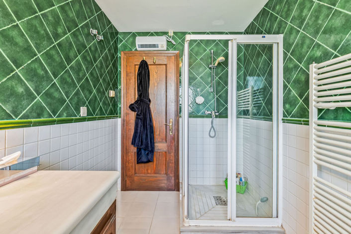 Image No.22-4 Bed House for sale