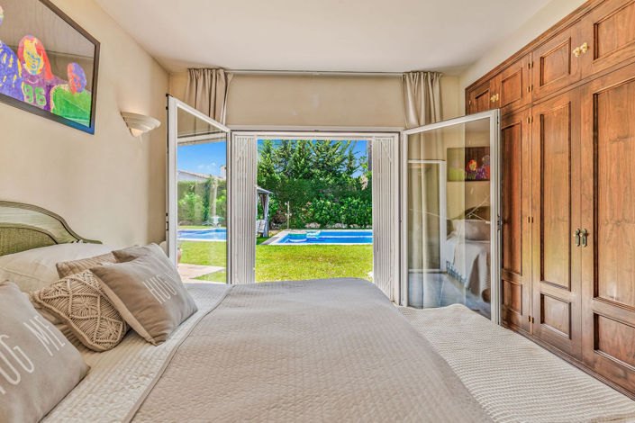 Image No.25-4 Bed House for sale