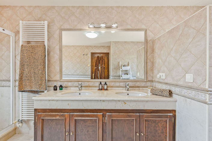 Image No.43-4 Bed House for sale