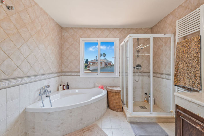 Image No.44-4 Bed House for sale