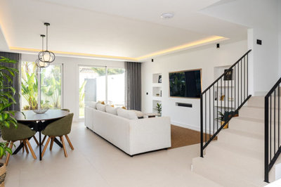 10-bb915d1cb19341576dcdc994b81ab9c5