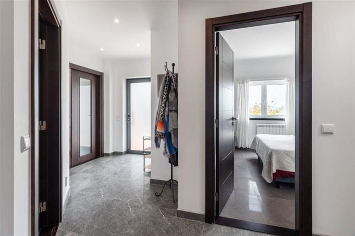 Image No.12-4 Bed House for sale