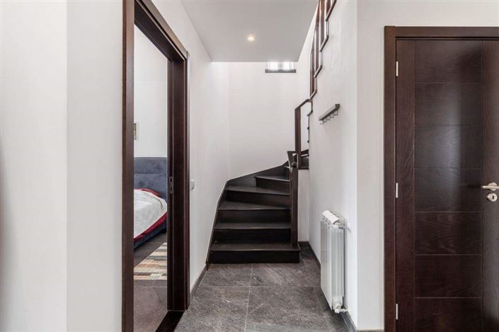 Image No.16-4 Bed House for sale