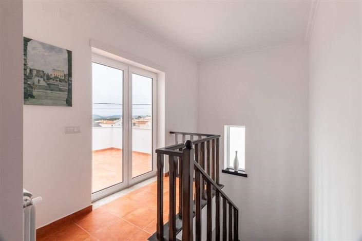 Image No.17-4 Bed House for sale