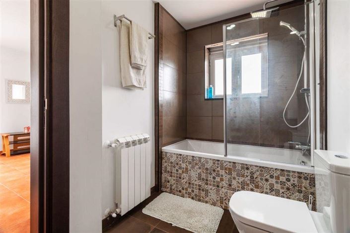 Image No.30-4 Bed House for sale