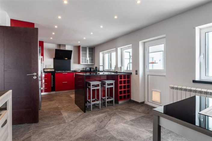 Image No.6-4 Bed House for sale