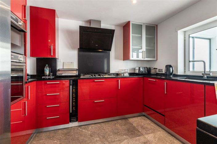 Image No.7-4 Bed House for sale