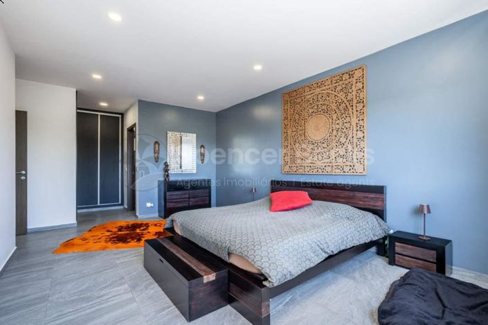 Image No.17-3 Bed House for sale