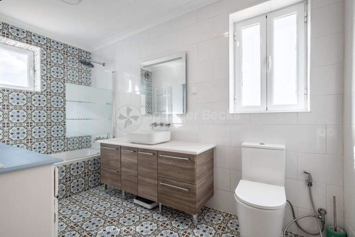 Image No.25-4 Bed House for sale