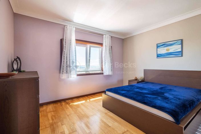 Image No.19-4 Bed House for sale