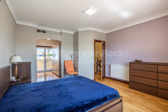 Image No.20-4 Bed House for sale