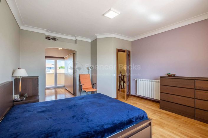 Image No.20-4 Bed House for sale