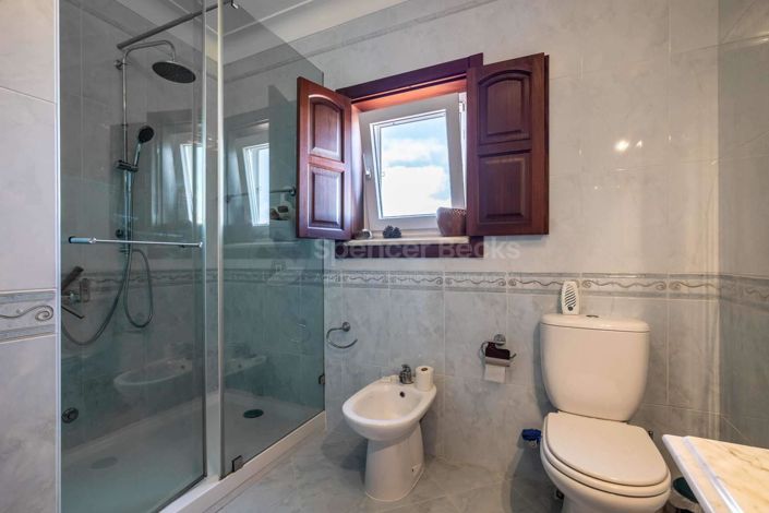 Image No.24-4 Bed House for sale