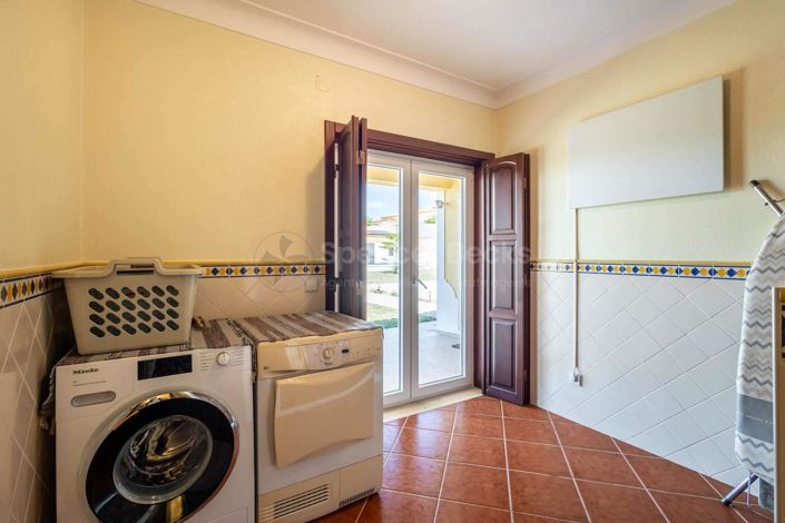 Image No.8-4 Bed House for sale