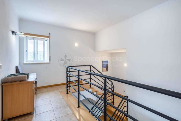 Image No.17-6 Bed House for sale