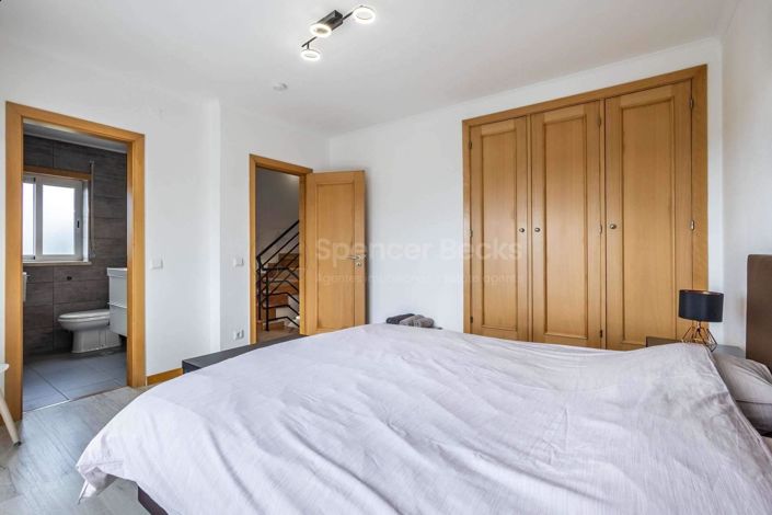 Image No.41-6 Bed House for sale