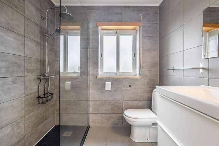 Image No.42-6 Bed House for sale