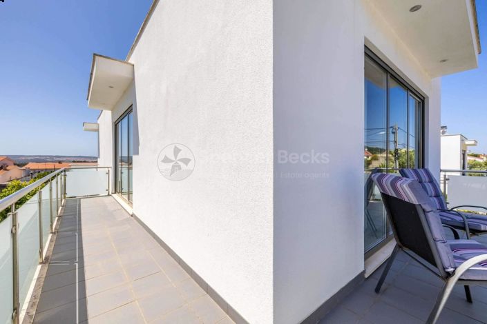 Image No.20-3 Bed House for sale